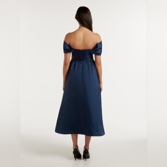 SOLD! Ever new Melbourne (a.k.a Forever new)-off the shoulder dress size 0/XS - Picture 3 of 7